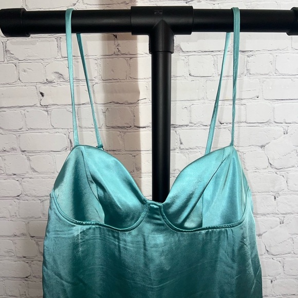 Dress - Picture 2 of 4